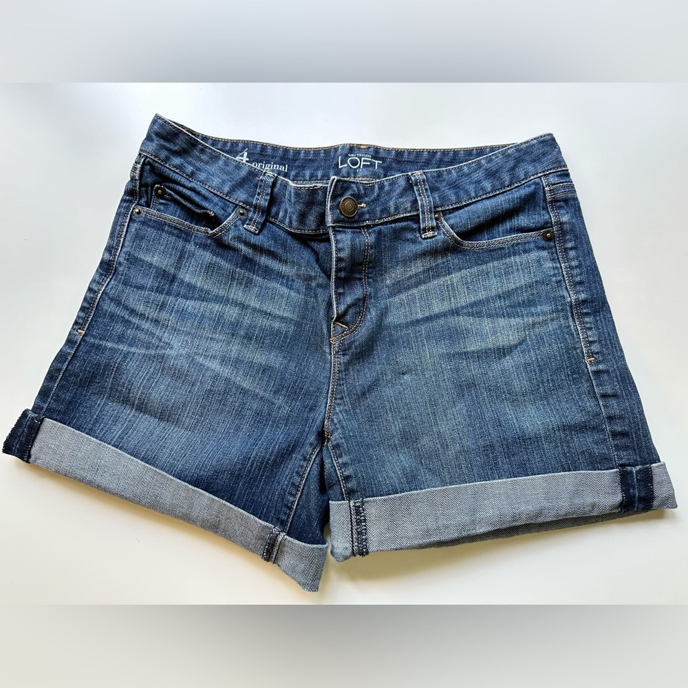 Loft denim shorts. Roll up hem. 4” seam when rolled. Size 4.